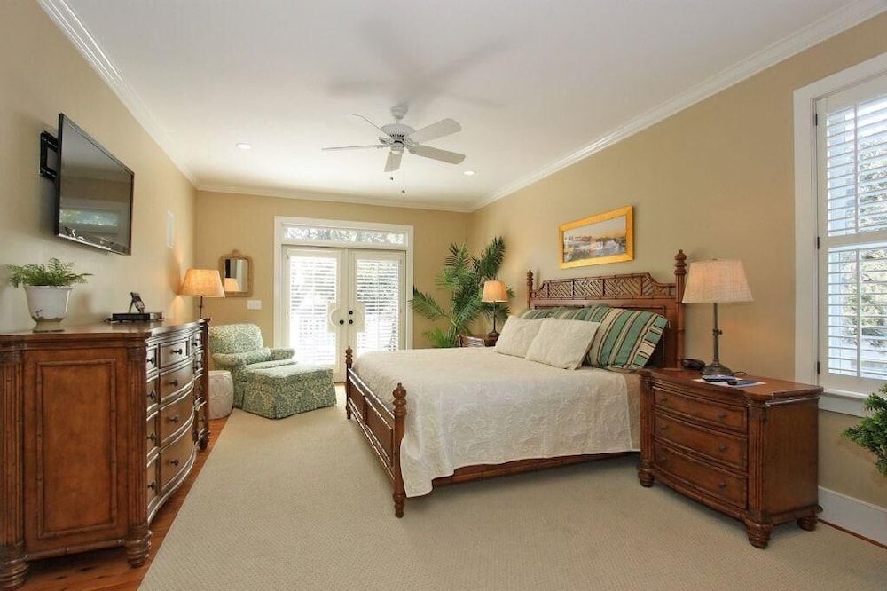 House, Multiple Beds (3008 Hartnett Boulevard)
