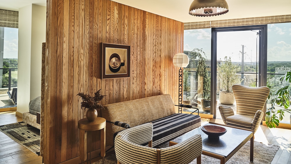 Proper Balcony Suite - Photo 1
