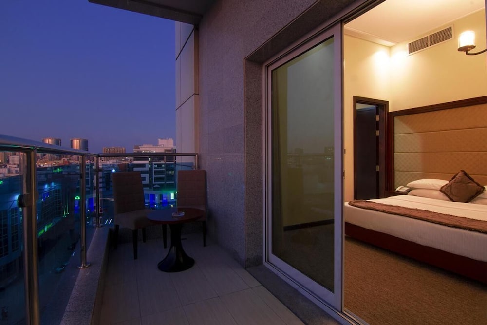 Deluxe Suite photo 1