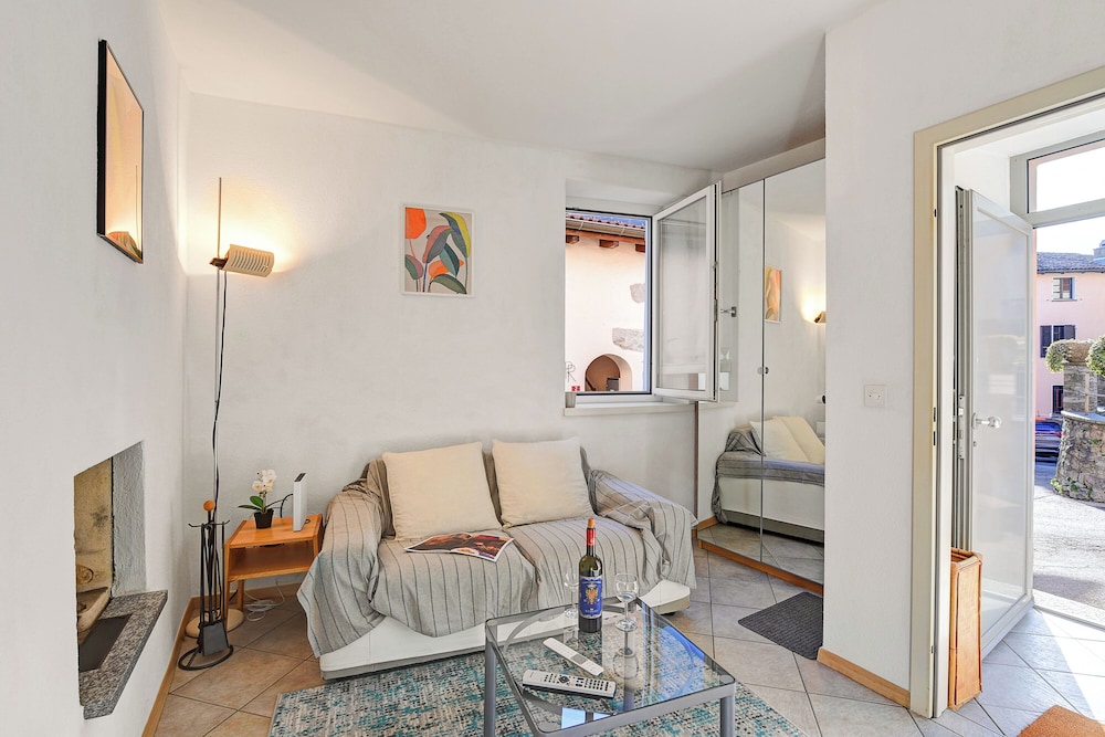 Family Apartment, Multiple Bedrooms (Lugano Bay View Uno)