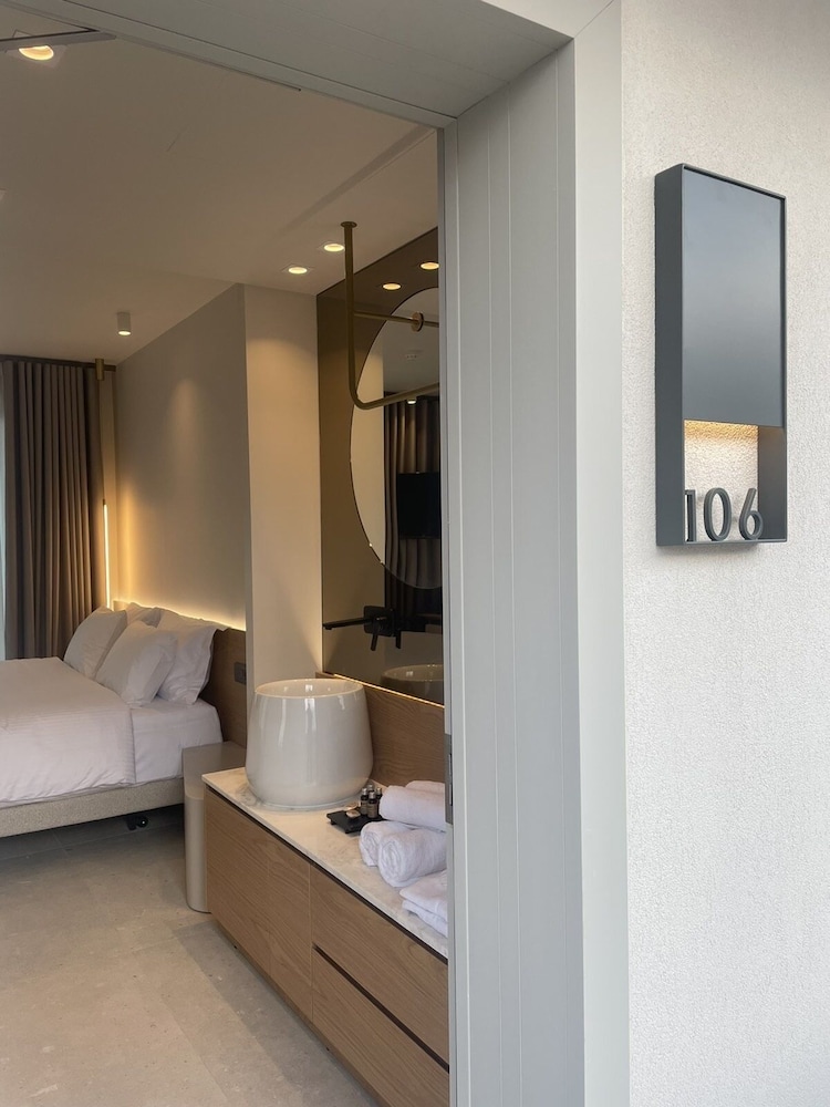 Deluxe Double Room, 1 King Bed photo 3
