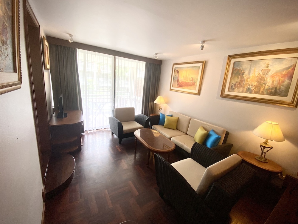 Two-Bedroom Suite - Photo 2