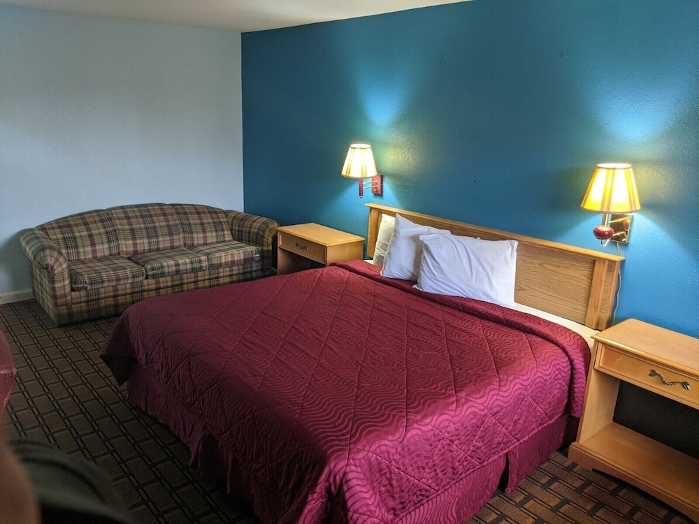 Standard Room, 1 King Bed, Non Smoking photo 1