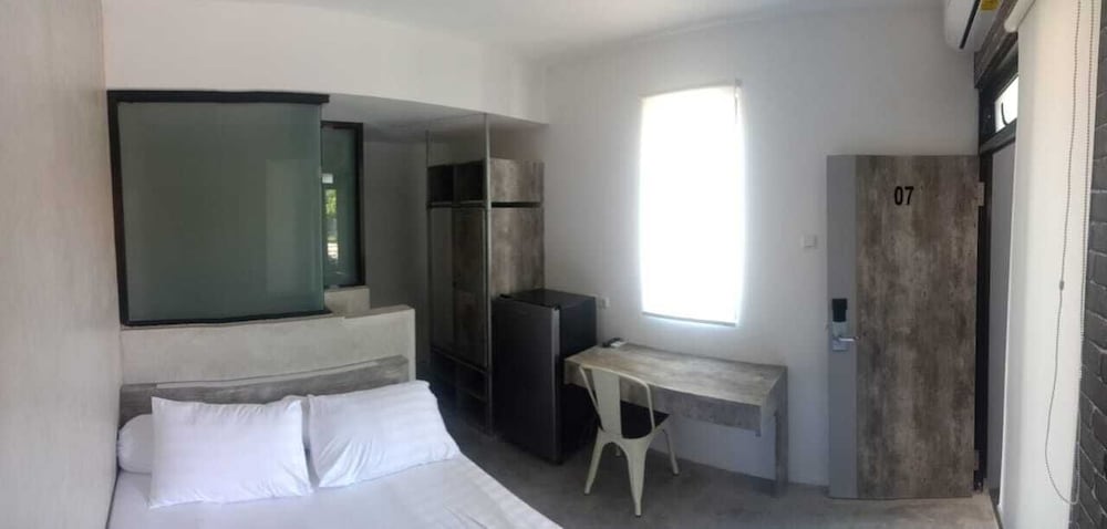 Deluxe Room - Photo 5