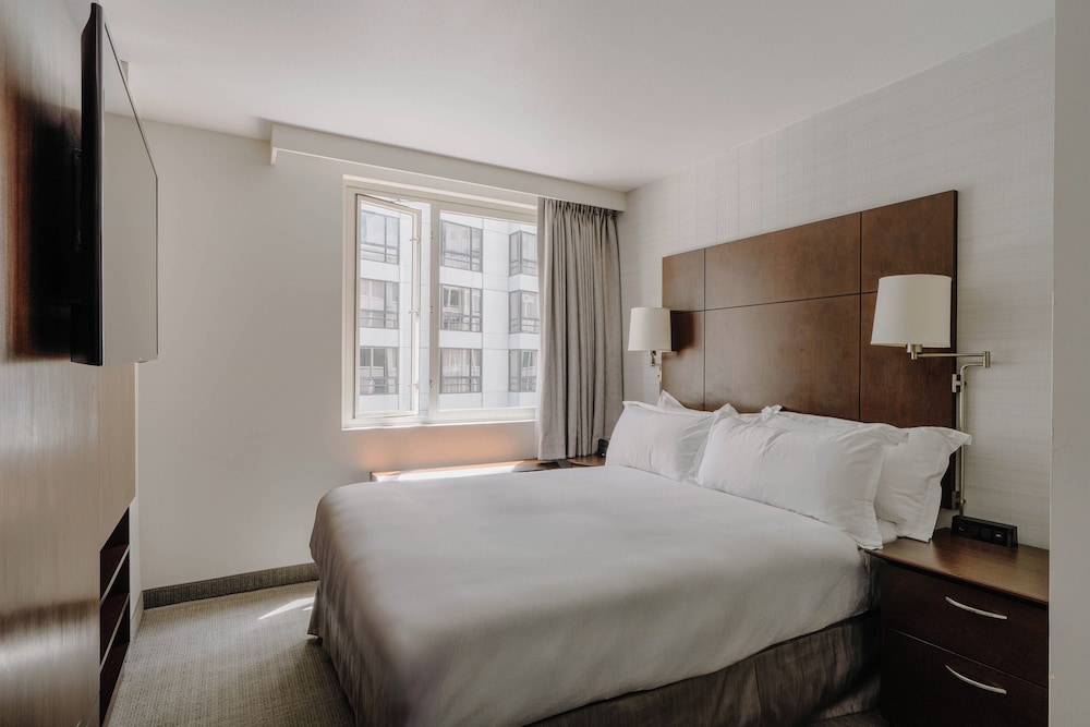 Club Room, 1 Queen Bed - Photo 5