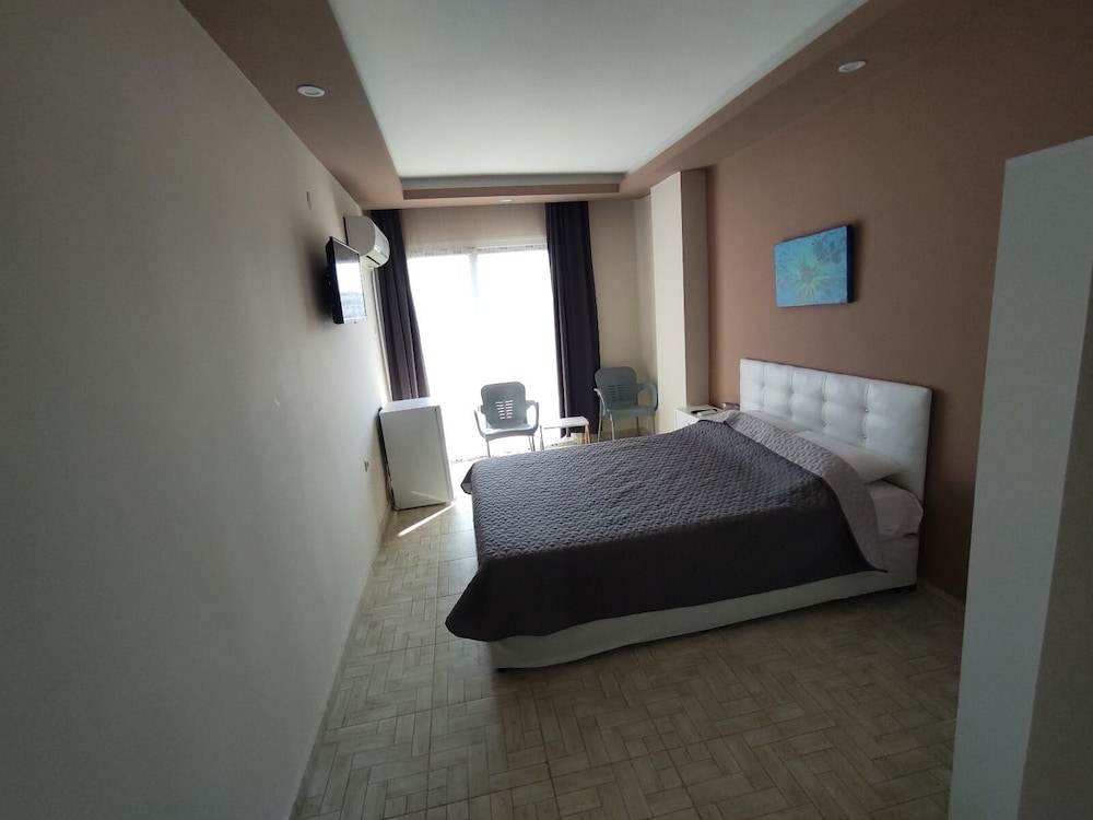 Classic Room, 1 Double Bed, Balcony, Sea View photo 2