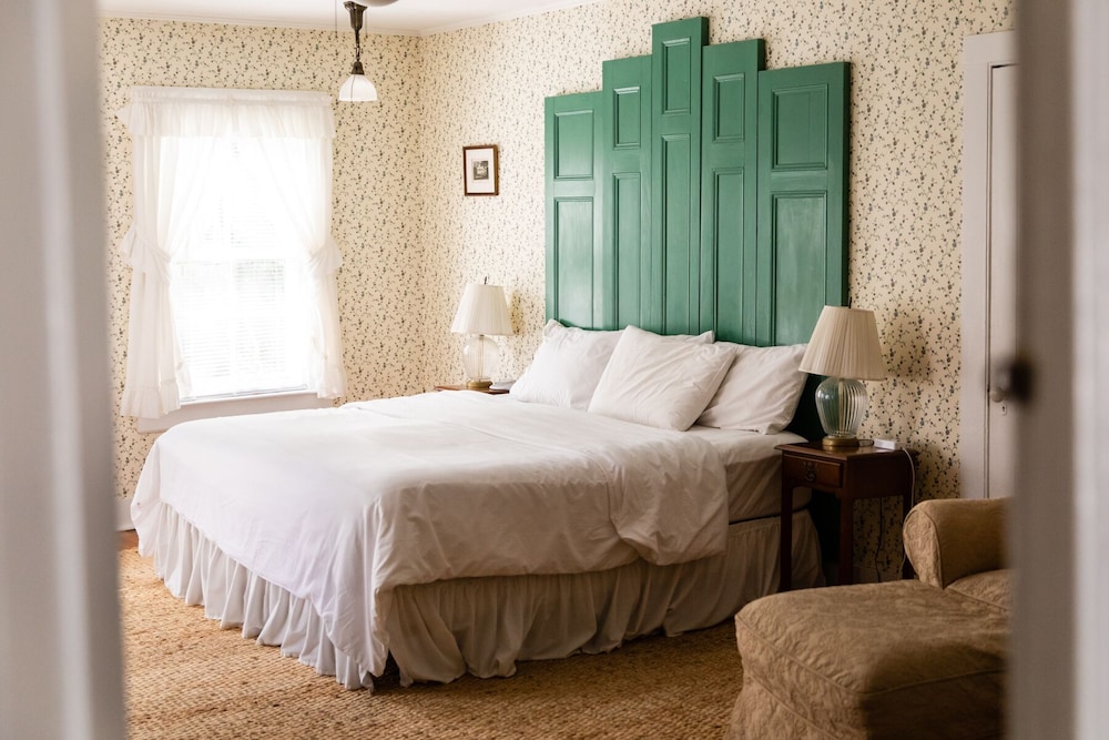 Standard Room, 1 King Bed, Bay View