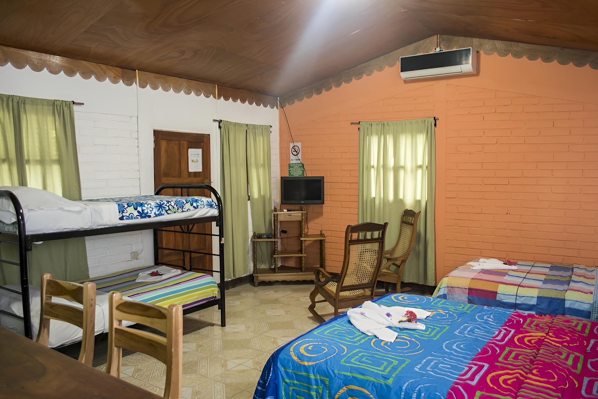 Family Cabin, 1 Bedroom photo 2