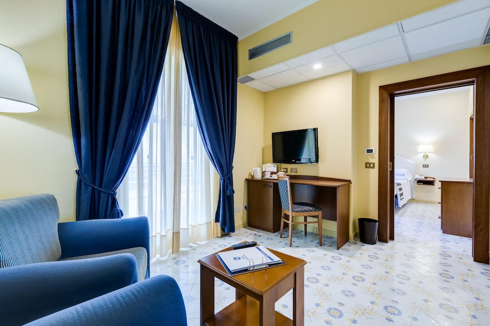 Junior Suite, 1 Queen Bed, Sea View