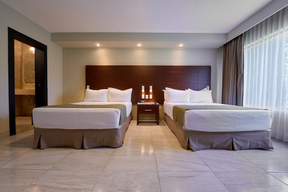 Executive Suite, Multiple Beds, Refrigerator