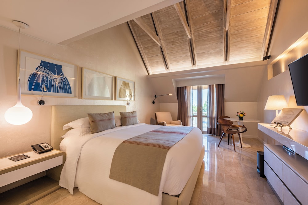 Deluxe Room, 1 King Bed, Ocean View (Butler Service) - Photo 4
