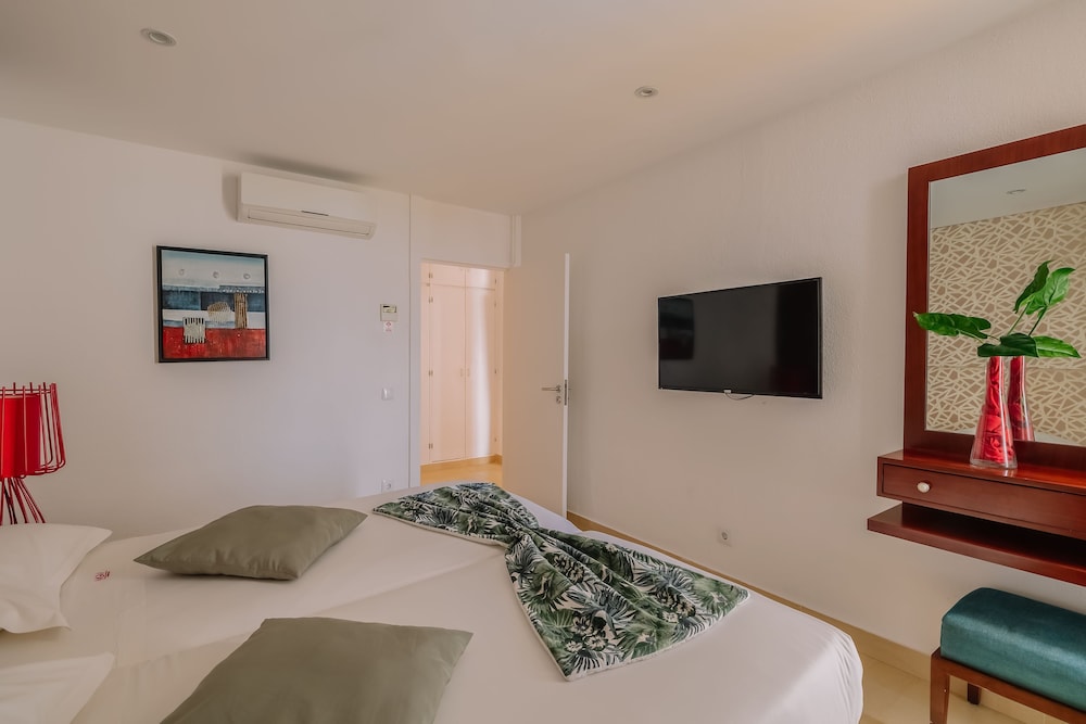 Deluxe Apartment, 1 Bedroom, Sea or Pool View ( 2 Adults 2 Children) - Photo 8
