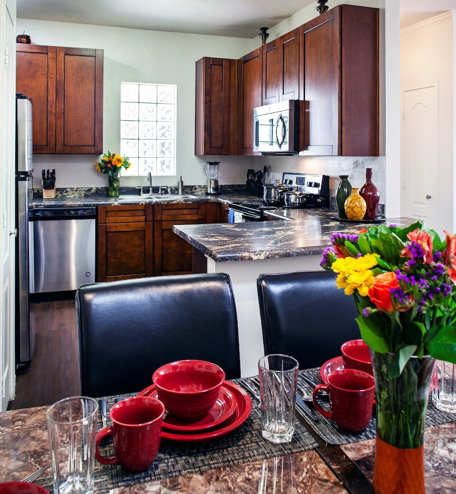 10 Bedroom listing: (2) 3-BR Condos and (2) 2-BR Condos photo 3