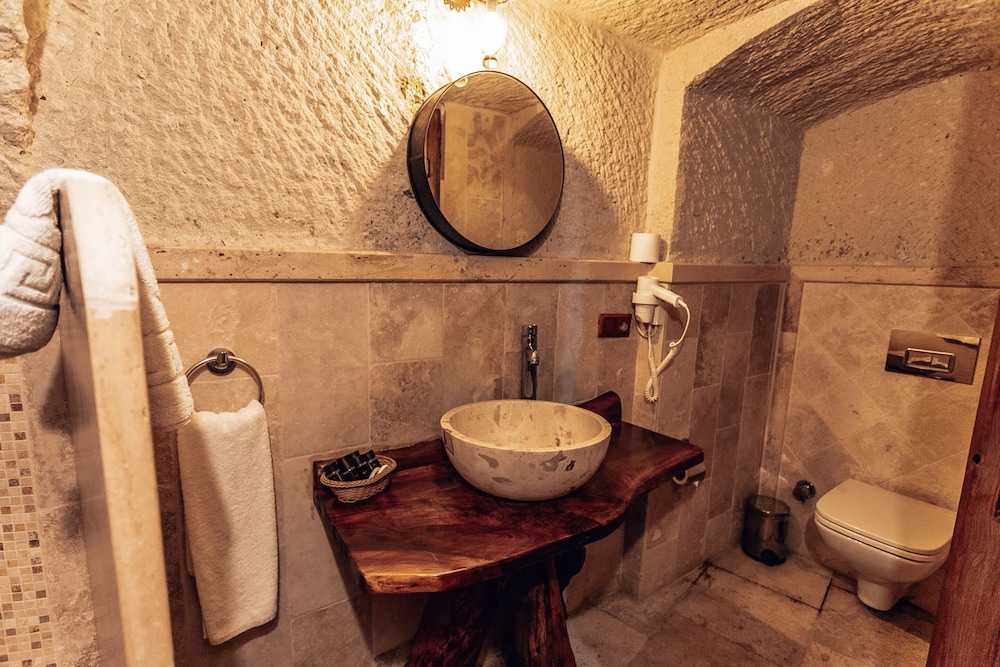 Small Cave Room photo 2