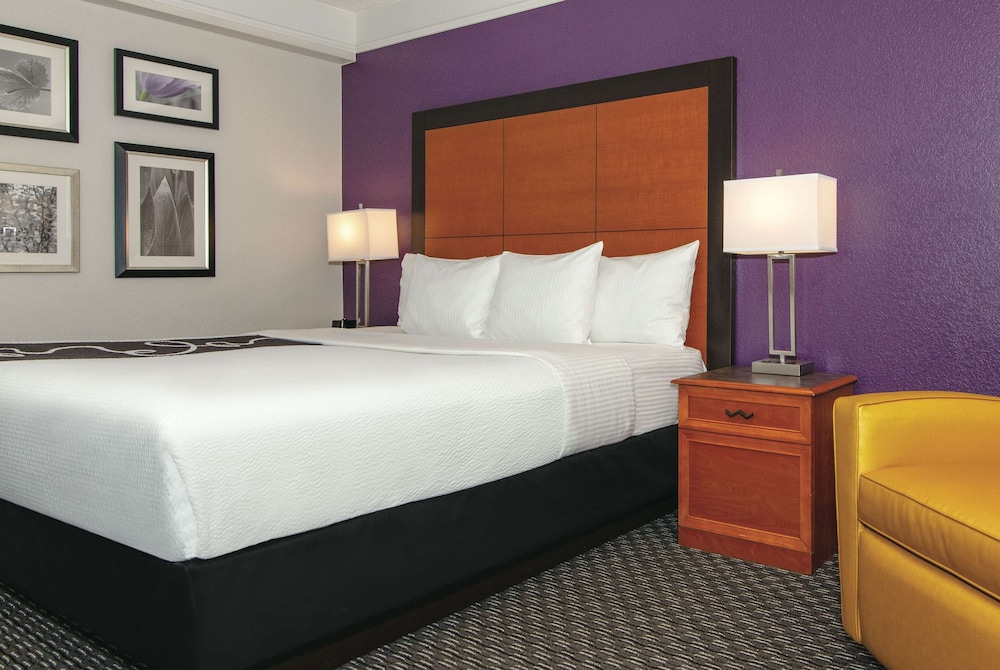 Room, 1 King Bed, Non Smoking - Photo 2