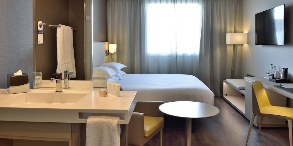 Classic Room, 1 Queen Bed, City View