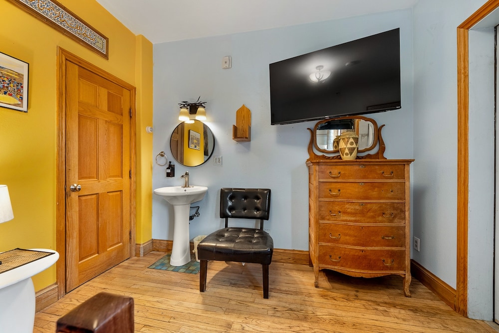 Classic Room, 1 Double Bed, Private Bathroom photo 2