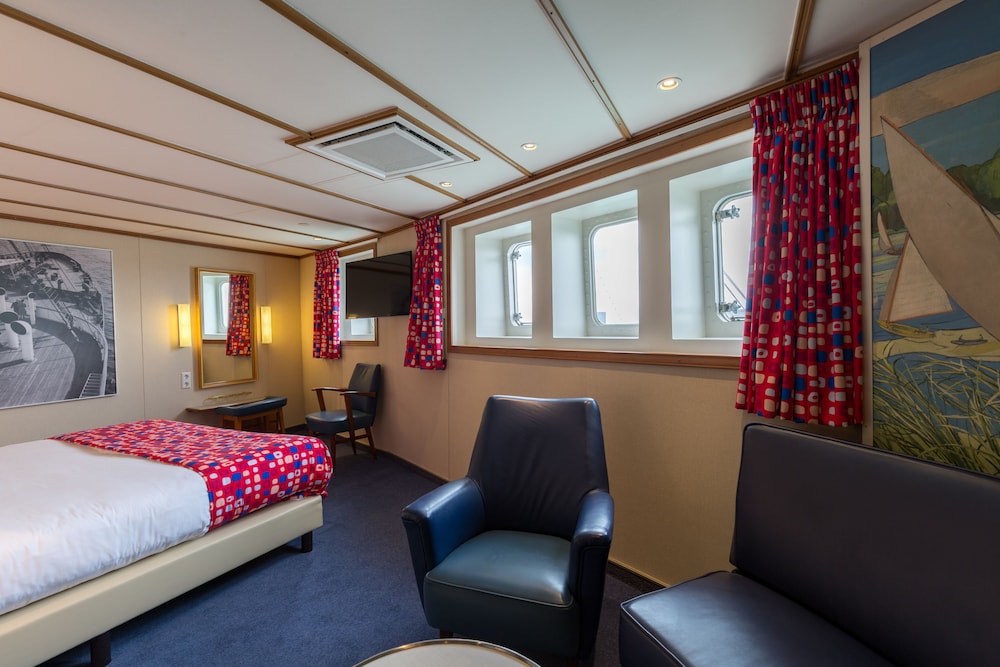 Executive Room, 1 King Bed - Photo 2