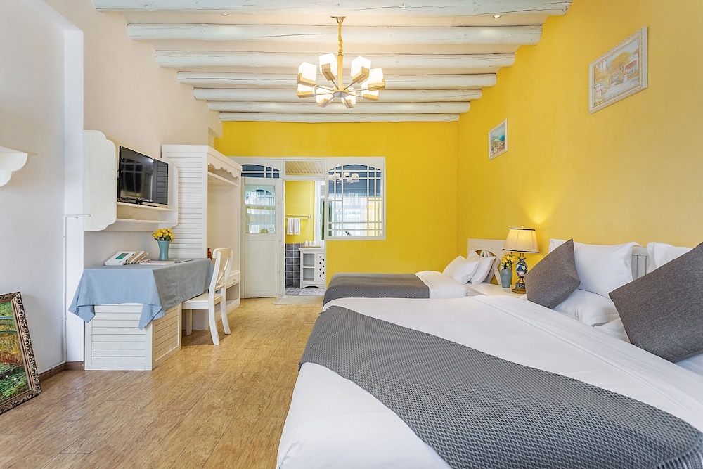 Premium Twin Room photo 2