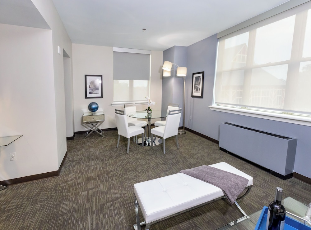 Executive Suite (Level) - Photo 6