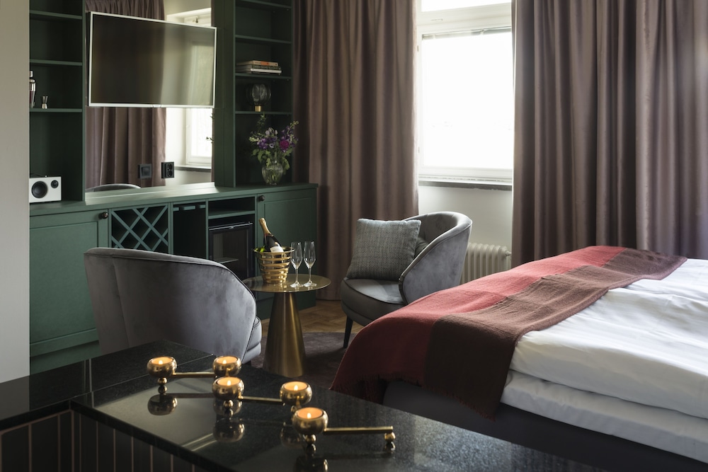 Junior Suite (Room located 150 m from the castle)