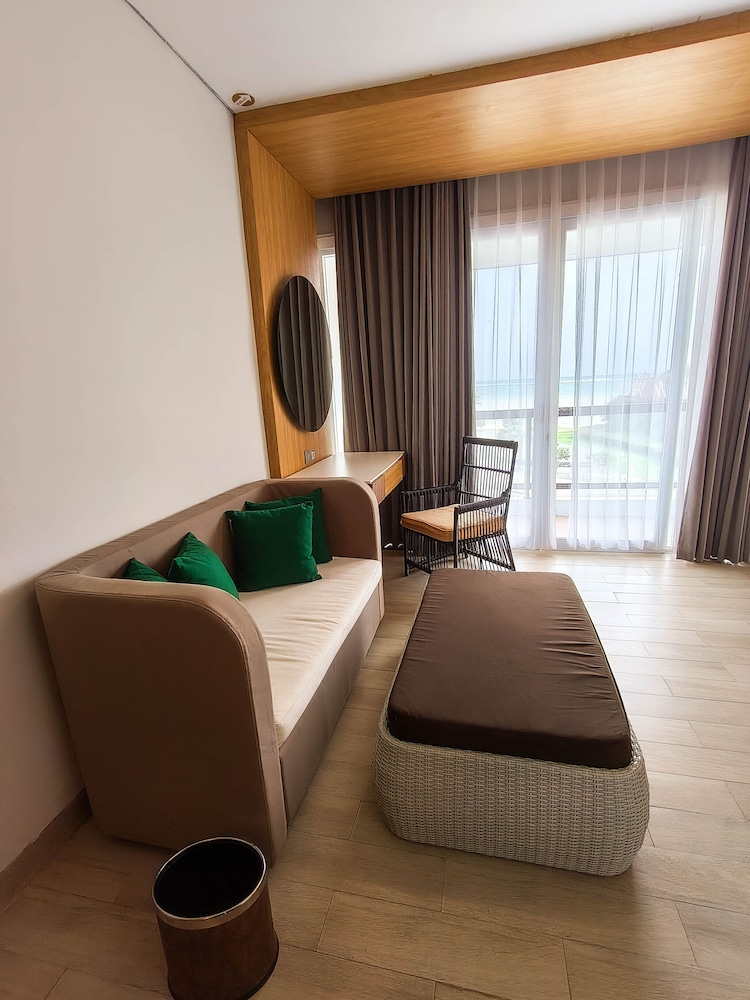 Suite Room - Photo 8