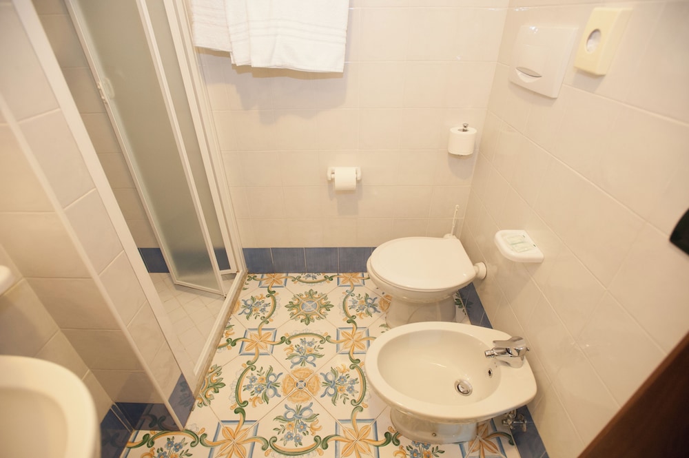 Economy Double or Twin Room photo 3