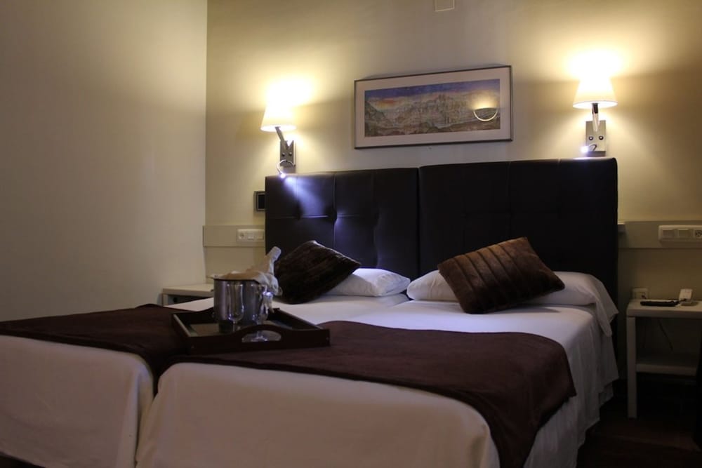 Double Room - Photo 6