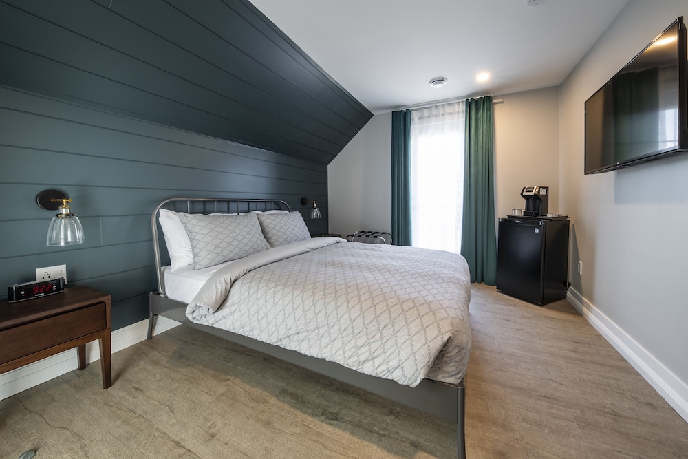 City Room, Balcony