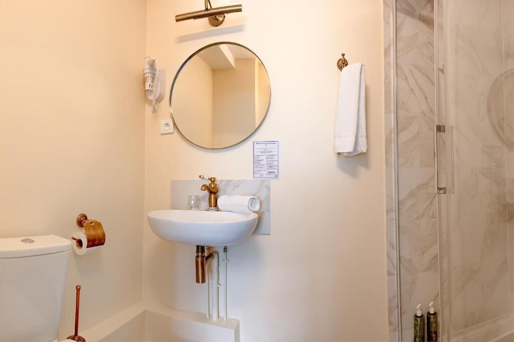 Standard Double Room (Mansardée ou sous les toits) photo 2