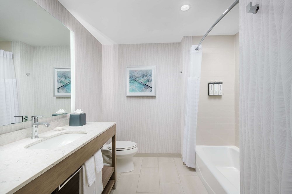 Suite, 1 Bedroom, Balcony (Gulf View, High Floor) - Photo 2