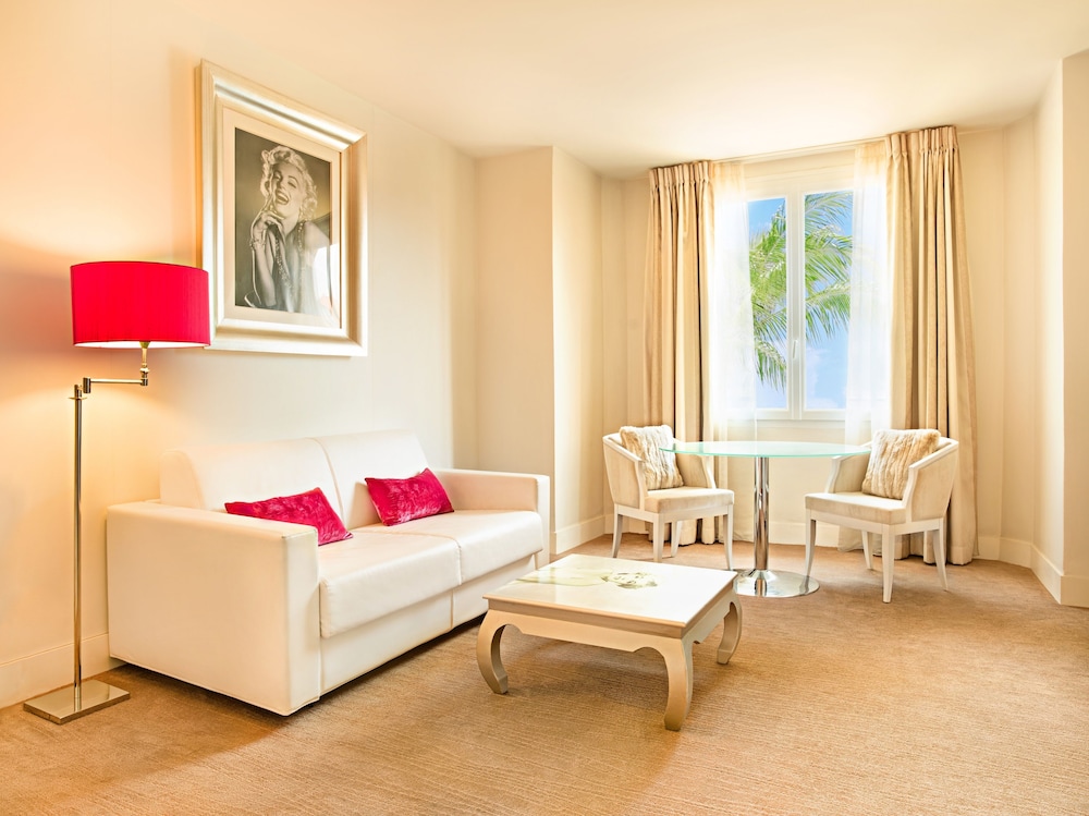 Deluxe Suite - Photo 5