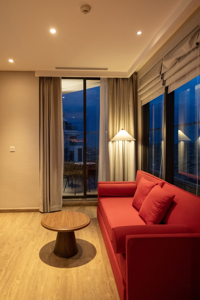 Panoramic Suite, 1 Bedroom, Private Pool, Partial Ocean View photo 3