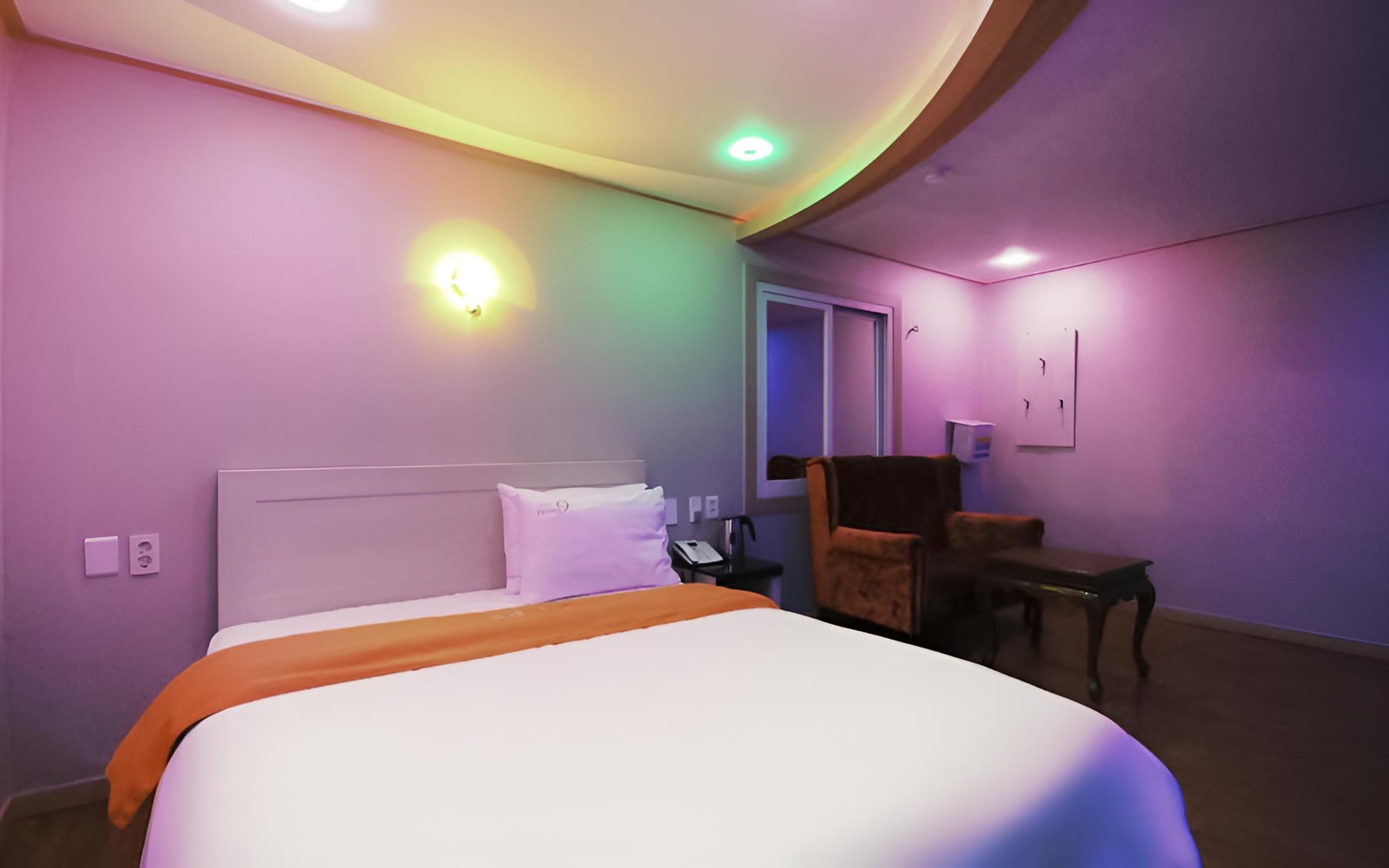 Room (Premium-Business Room (100% disinfect) photo 1