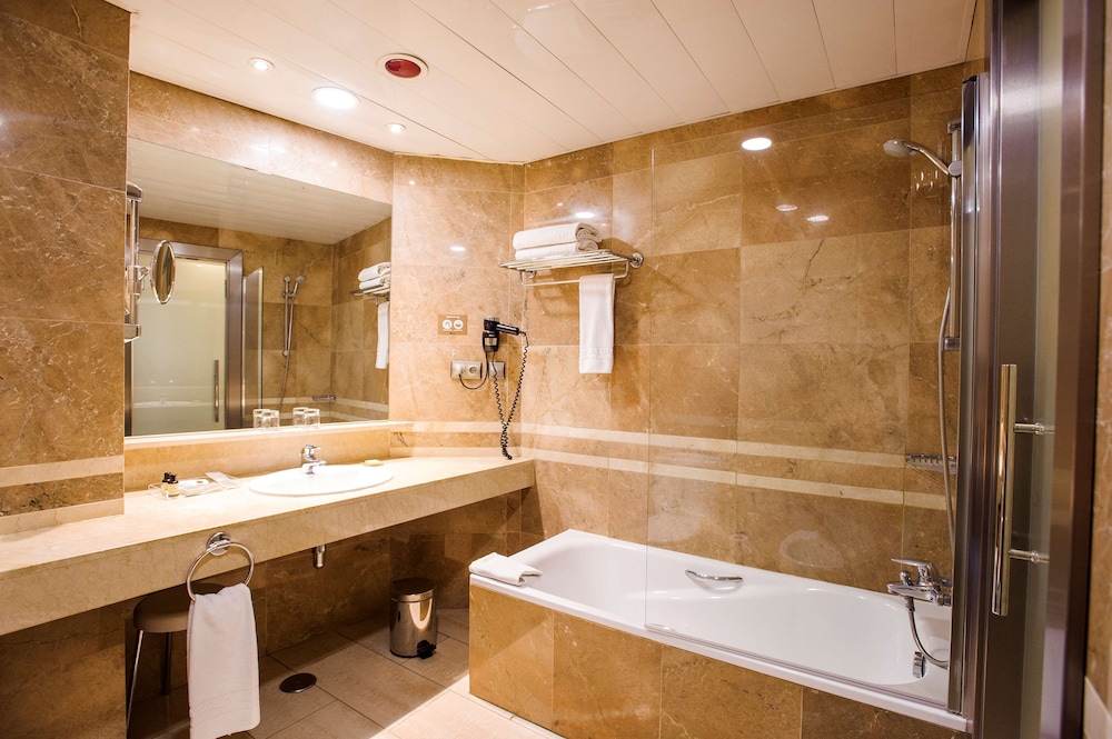 Double Room - Photo 5