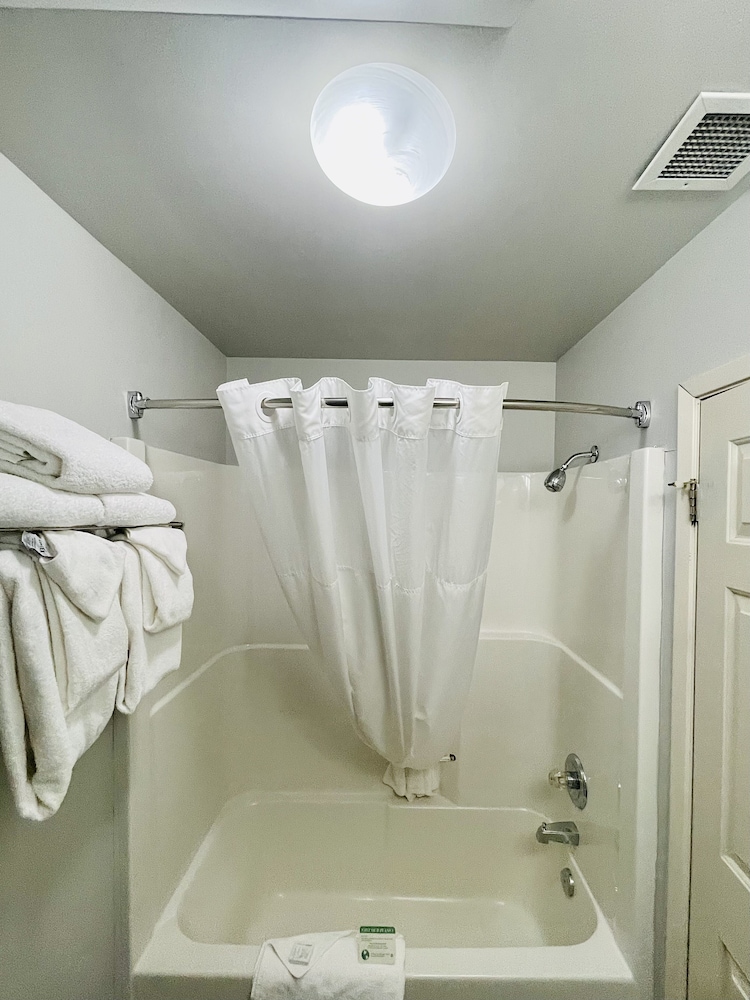 Family Suite (No Pets) - Photo 13