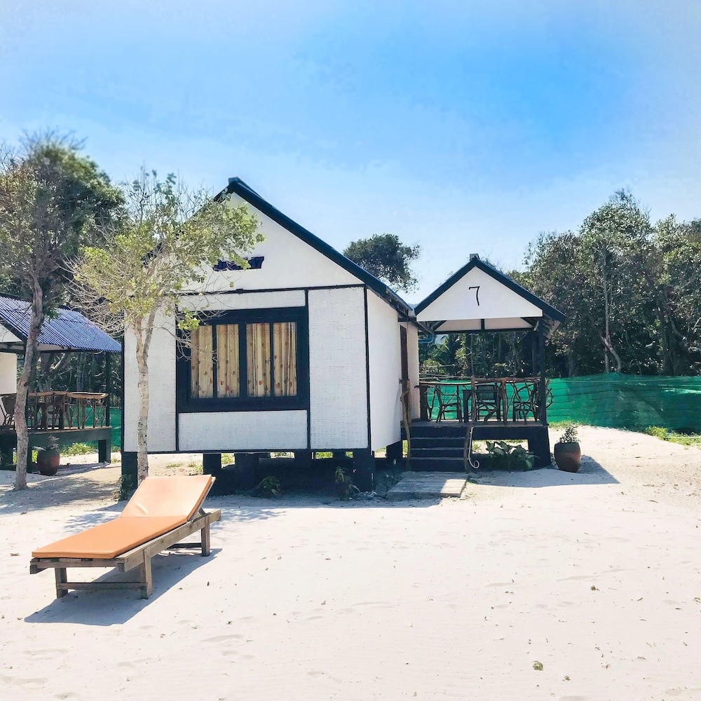 Deluxe Bungalow, 3 Twin Beds, Sea View photo 2
