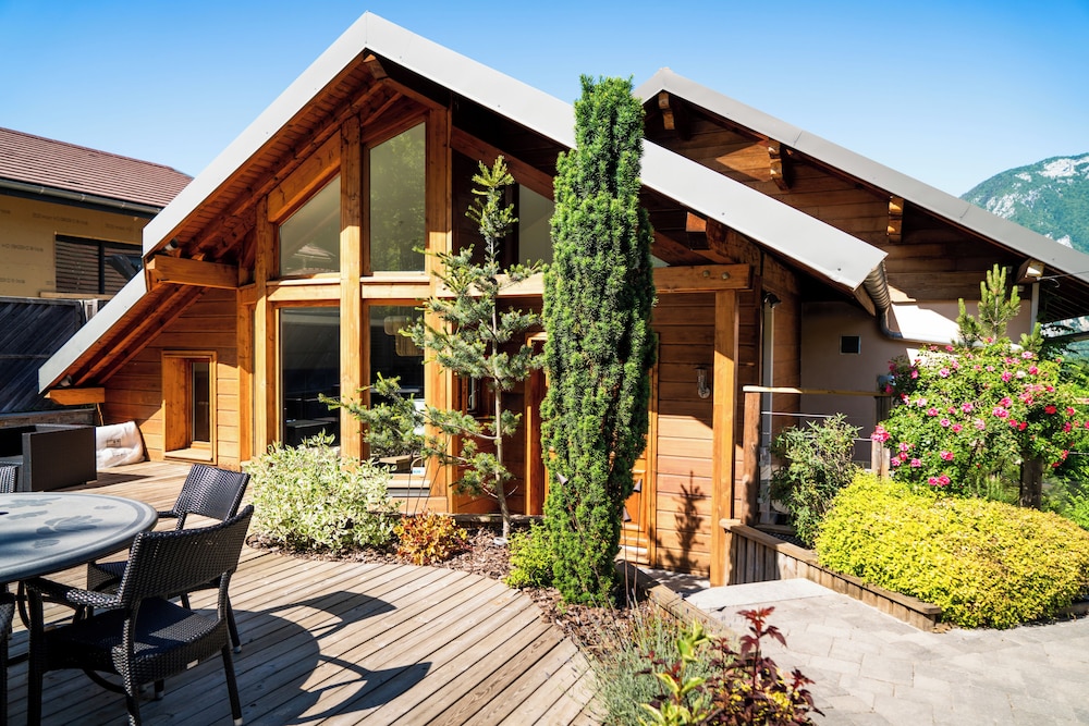 Villa, 4 Bedrooms, Non Smoking, Lake View photo 1