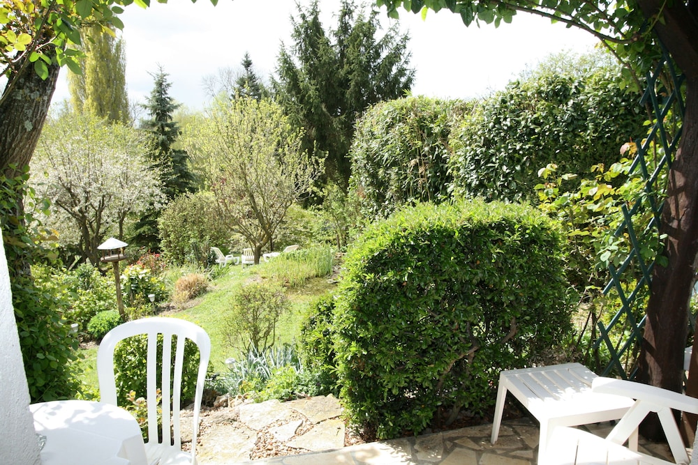 Standard Double Room, Terrace, Garden View photo 3