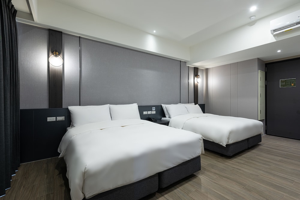Superior Quadruple Room - Photo 7