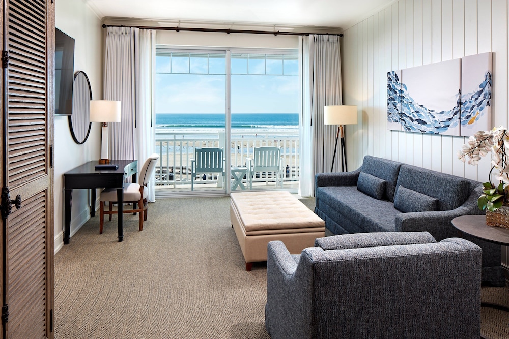 Suite, 1 King Bed with Sofa bed, Balcony, Oceanfront - Photo 3