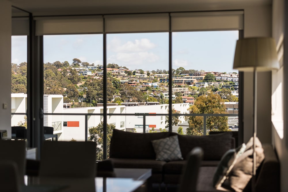 Three Bedroom Sub-Penthouse - Photo 9