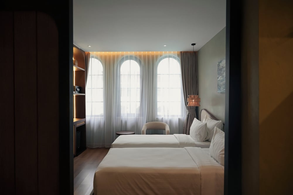 Executive Room East - Photo 3