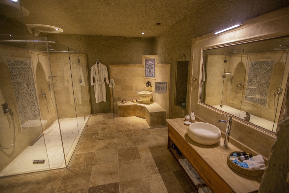 Royal Suite, Balcony (cave) photo 2