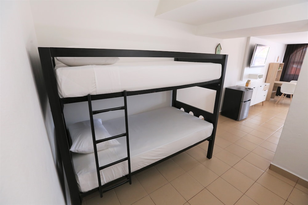 Family Room, Multiple Beds, Non Smoking - Photo 5