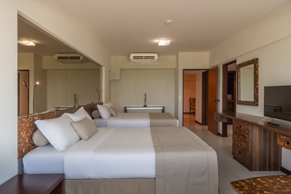 Premium Floor Suite - Photo 2