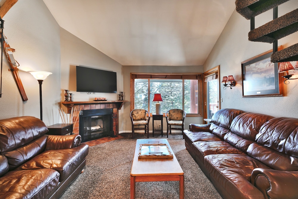 Condo, 2 Bedrooms