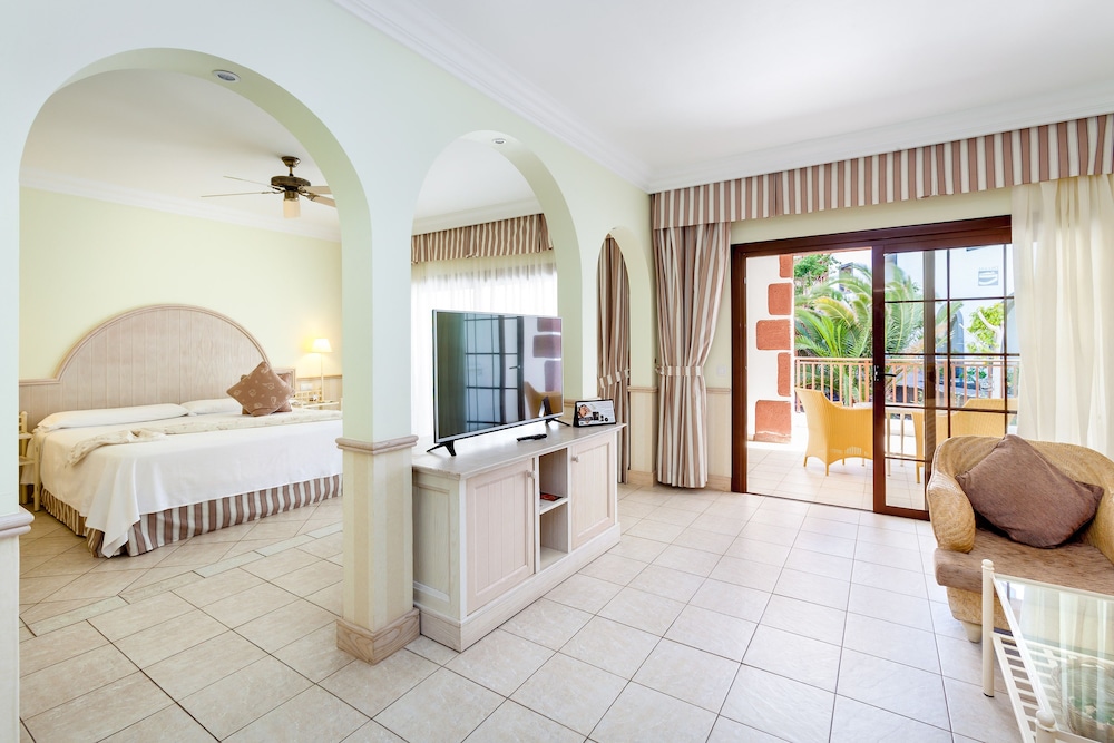 Junior Suite (2 adults) - Photo 3