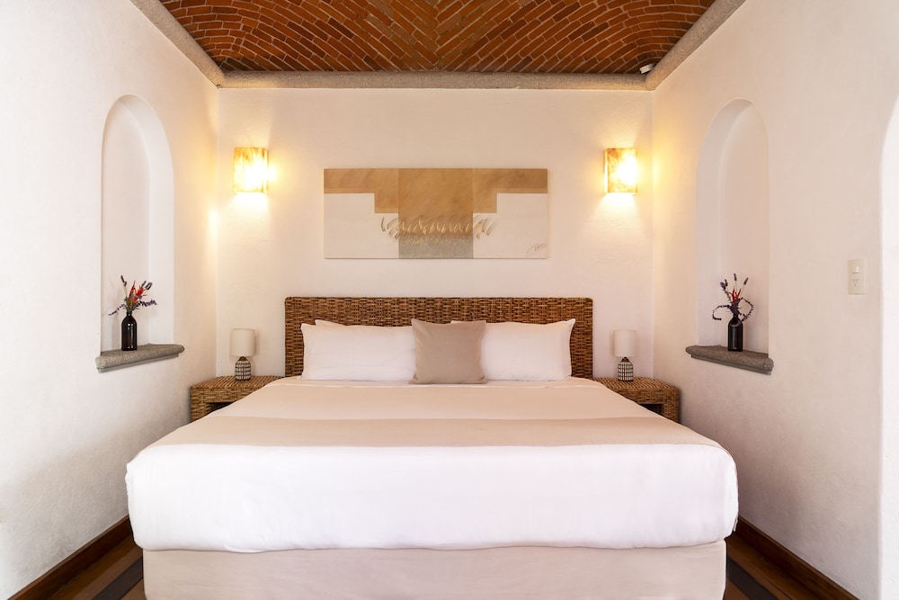 Romantic Suite with a Bathtub - Photo 11