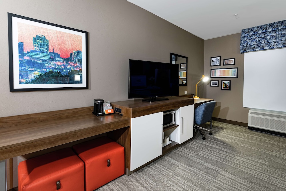 Room, 1 King Bed, Accessible (Hearing) - Photo 1